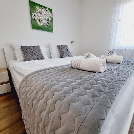Apartman Maslina Кърк Екстериор снимка
