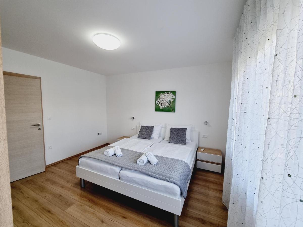 Apartman Maslina Кърк Екстериор снимка