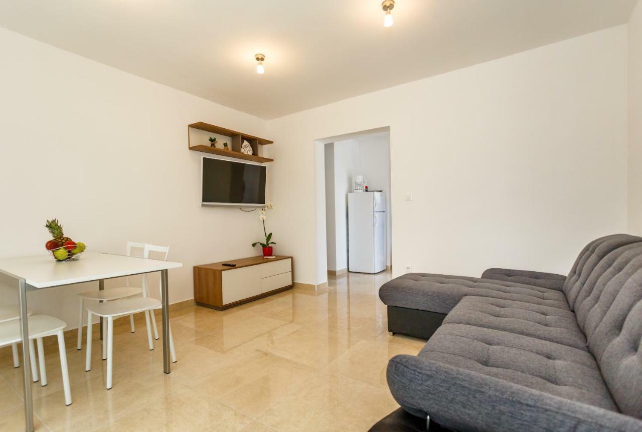 Apartman Maslina Кърк Екстериор снимка